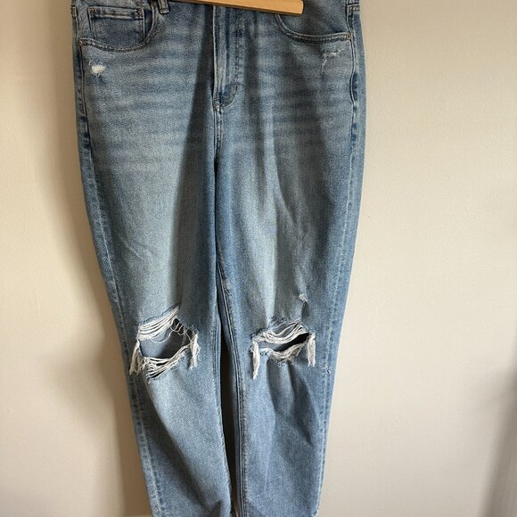 AE Ripped Relaxed Mom Jean - Picture 4 of 11